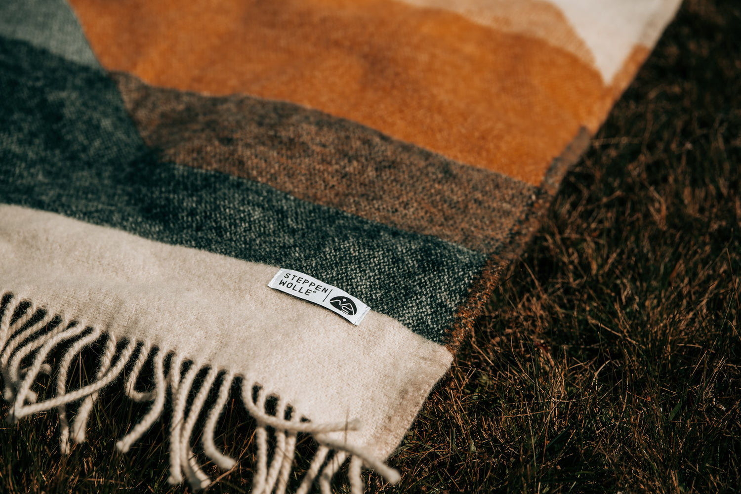 bunte Outdoor Decken aus robuster Wolle.