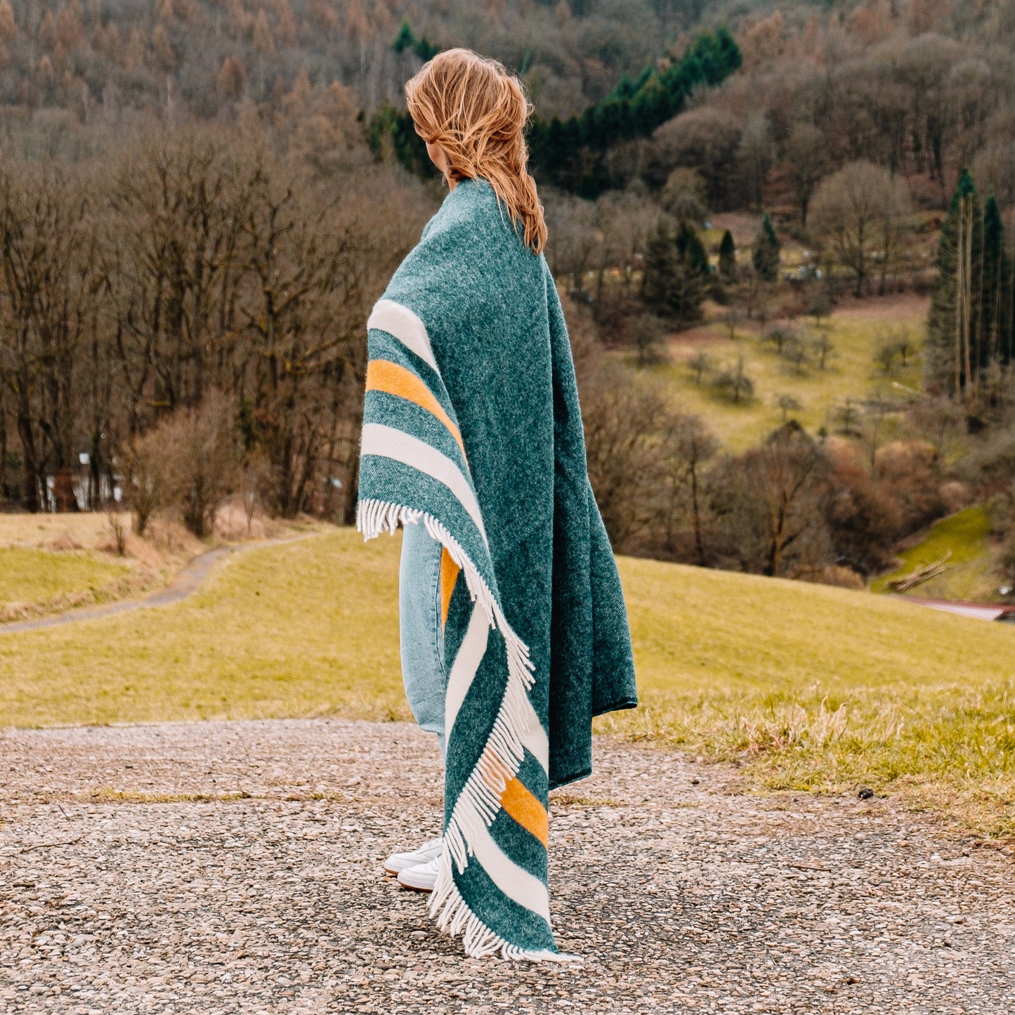 Grüne Outdoor Decke für Camping Reisen und nachhaltiges Woll Plaid.