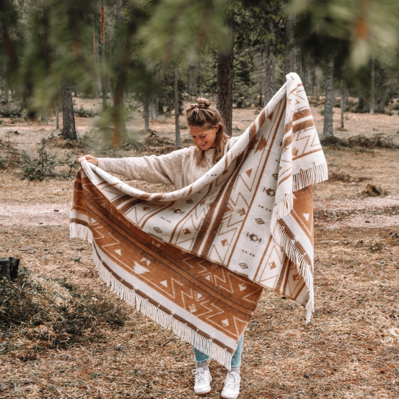 Braune Wolldecken und Plaids mit Aztekenmuster und im Southwestern Stil aus nachhaltigen Materialien.