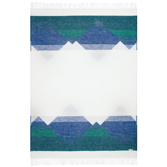 Grün Blaue Wolldecke gemustert mit Bergmotiv.