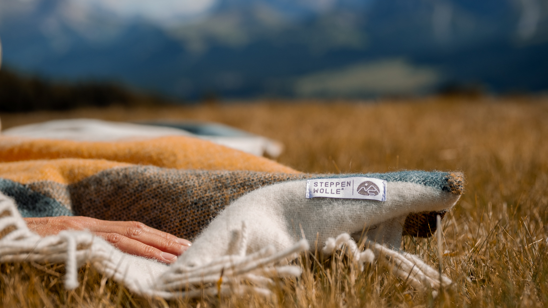 Kuscheldecke mit Bergmotiv 