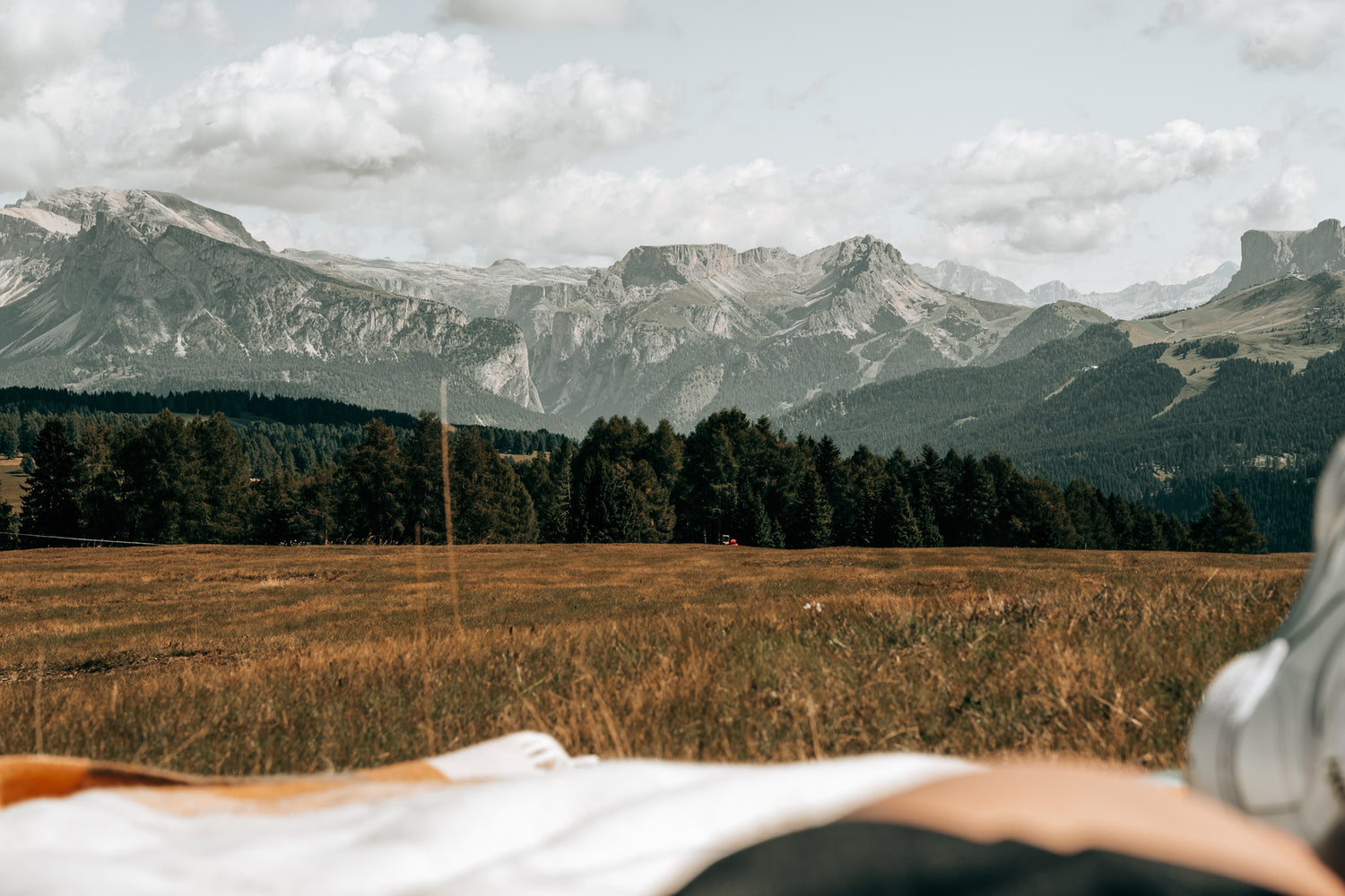 Schöne Sommerdecken und Outdoor Decken zum Picknicken draußen in der Natur.