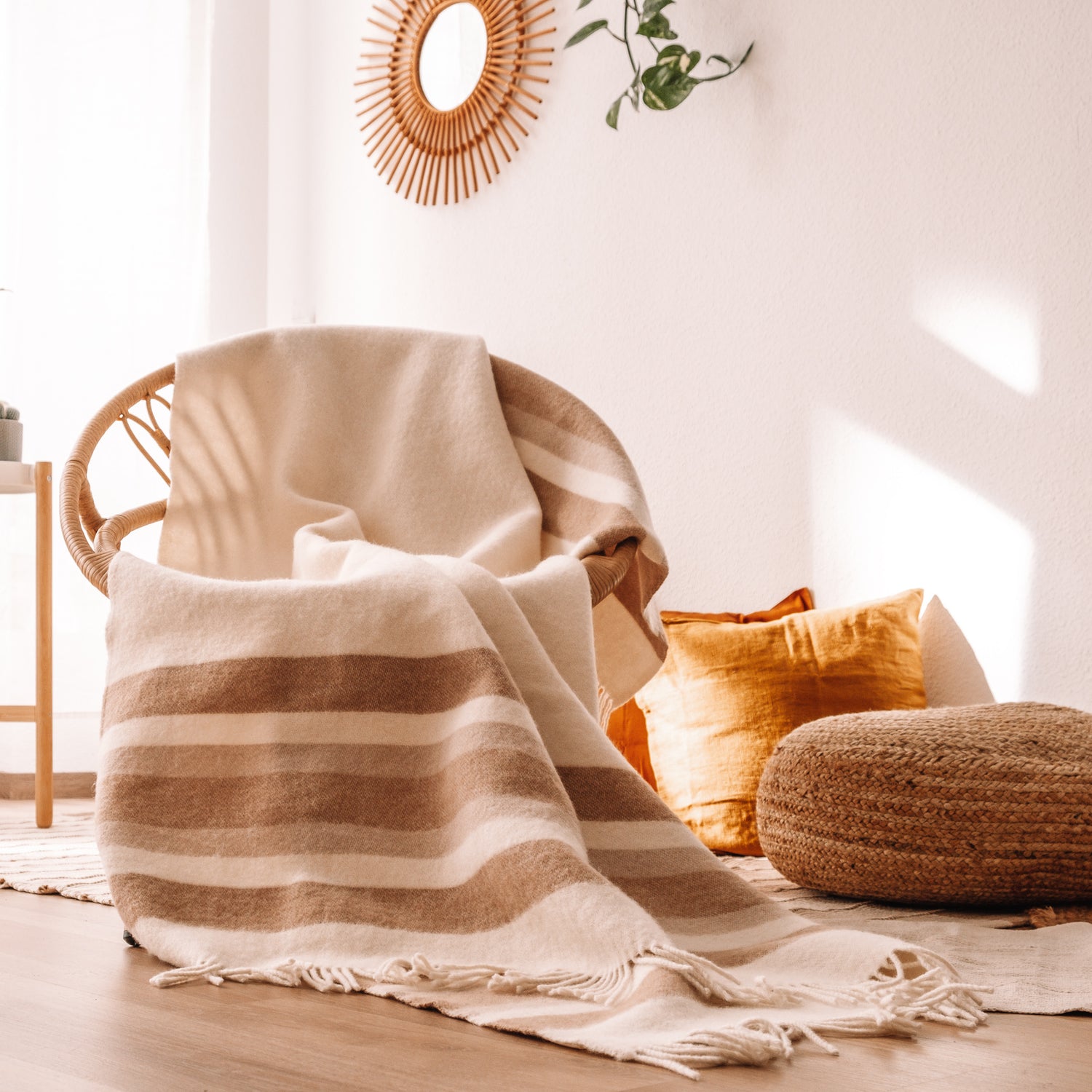 warme und nachhaltige Wolldecken kaufen für skandinavische Wohnzimmer und Wohnzimmer im Landhaus Boho Stil